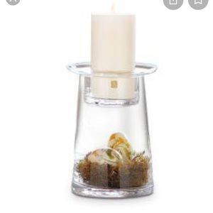 Small Symmetry Pillars